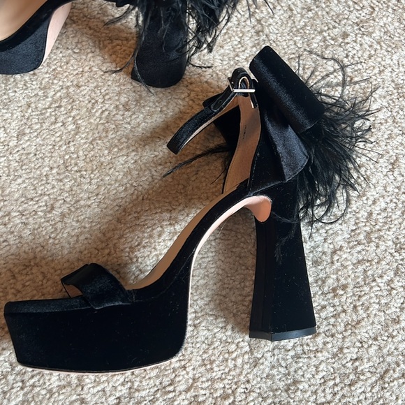 Antonio Melani Janie velvet platform dress sandal feathers size 6 black shoe - Picture 3 of 9